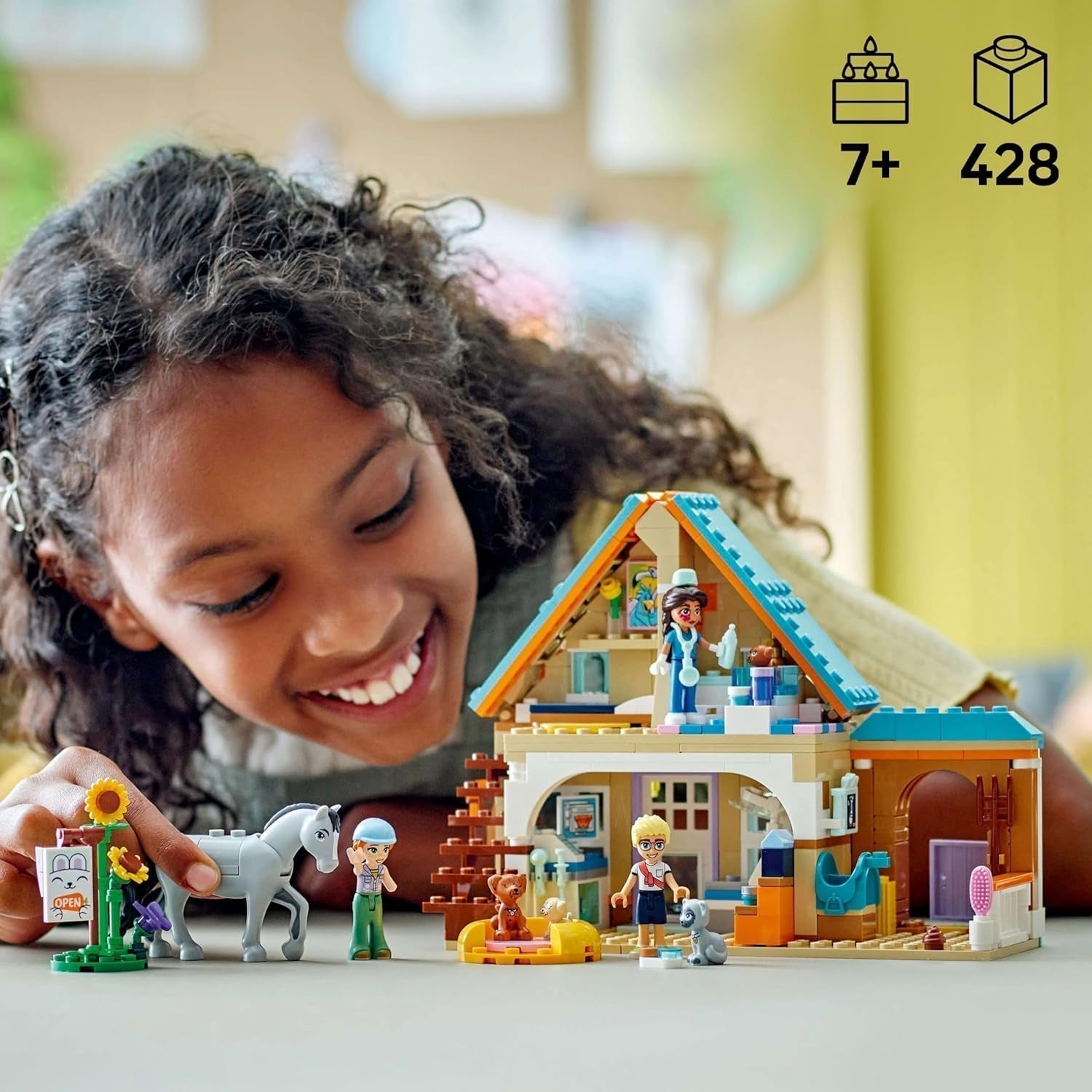 LEGO Friends Dierenartskastje voor paarden en huisdieren, bouw- en speelset voor fantasierijk rollenspel met 3 minifiguren en 5 dierenfiguren, cadeau-idee voor meisjes vanaf 7 jaar 42651 Bouwsets Besuche den LEGO-Store