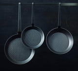 RÖSLE Serie 1888 Smeedijzeren koekenpan, hoge kwaliteit, hoge rand voor knapperige frietjes en snel gebraden vlees, geschikt voor grillen en inductie Potten en pannen Naty Shop