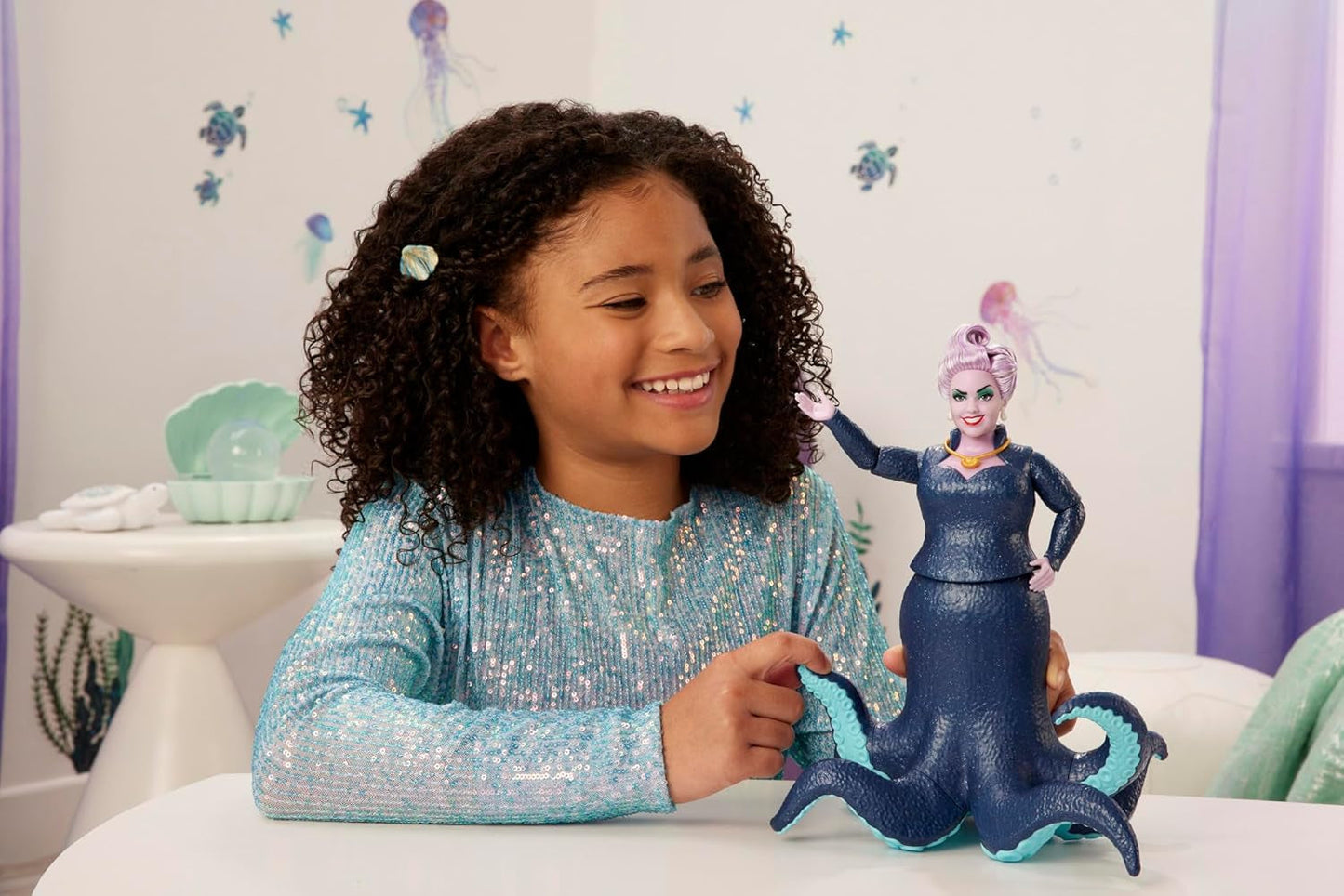 Mattel DISNEY Ariel, Zeemeermin - Ursula met tentakels, afneembare ketting en lavendelkleurig kapsel voor eindeloos kappersplezier, geschikt voor kinderen vanaf 3 jaar, HLX12 Naty Shop Dolls