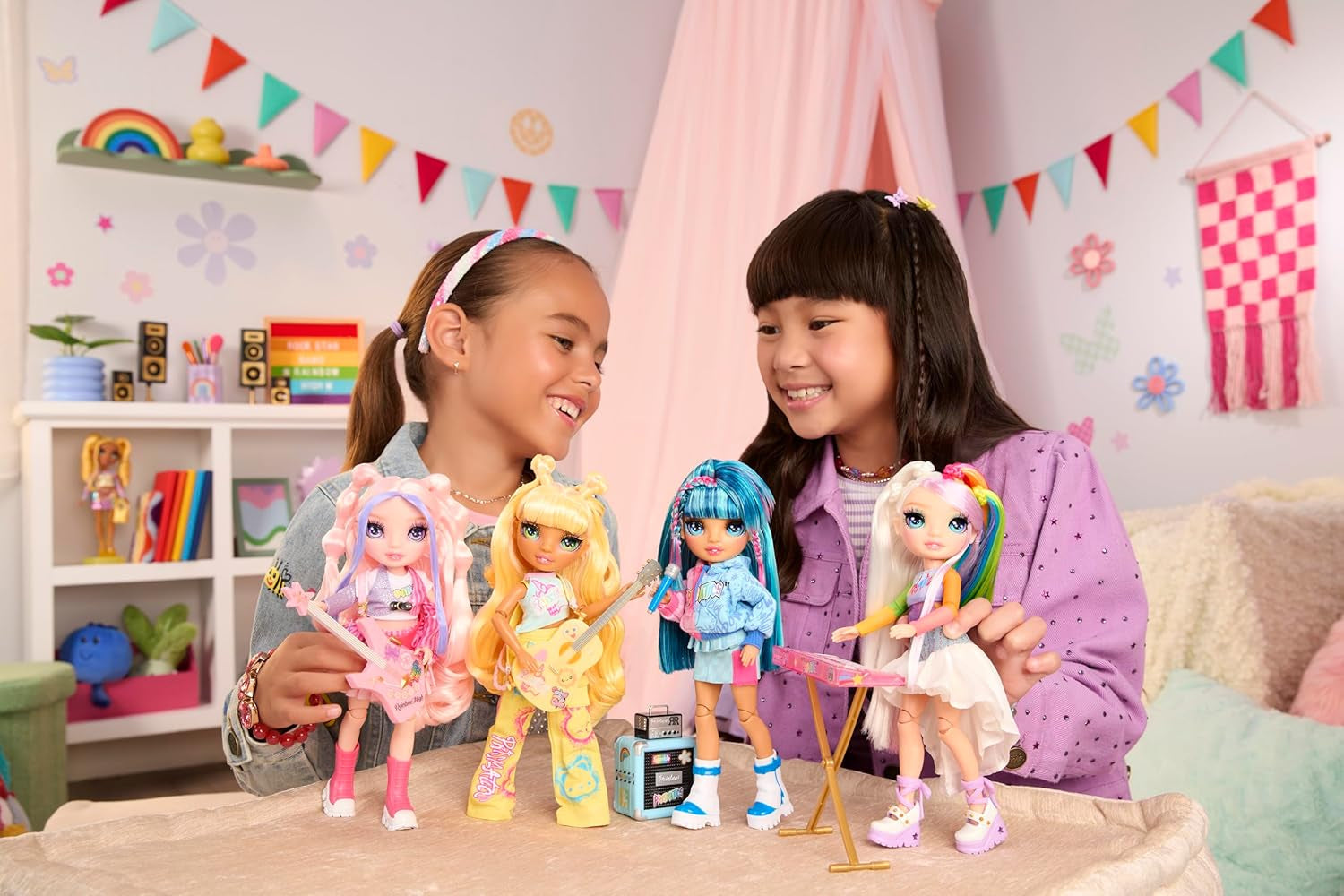 Rainbow High Junior High Rock Band - Amaya, regenboogkleuren - 23 cm modepop met toetsenbord, aanpasbaar met stickers, scharnierend, schattig speelgoed voor kinderen vanaf 4 jaar