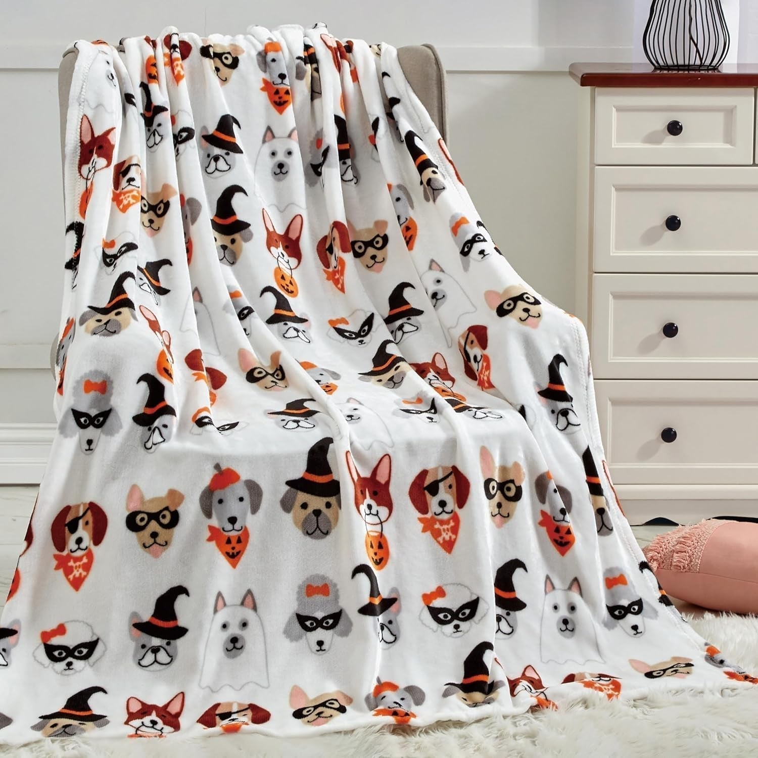 Elegant Comfort Lichtgewicht Halloween-themadeken, zacht, gezellig en pluche, perfect om te ontspannen dit griezelige seizoen, 127 X 152,4 cm, Skull and Bones-bedden en dekbedden Elegant Comfort Halloween Friends 50 X 60