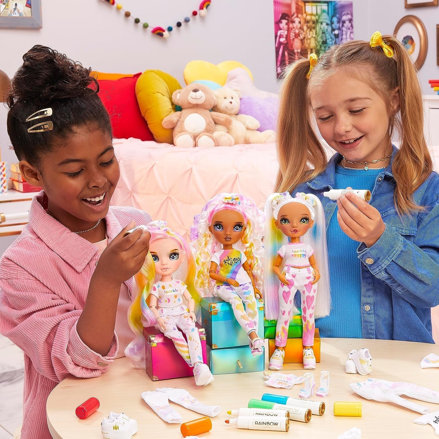 Rainbow High Color & Create DIY Modepuppe - Grüne Augen, Zopfe, extra Top & Schuhe, abwaschbare Regenbogenstifte - Ausmalen, Gestalten, Spielen, Auswaschen - voor kinderen van 4-12 jaar en Sammler