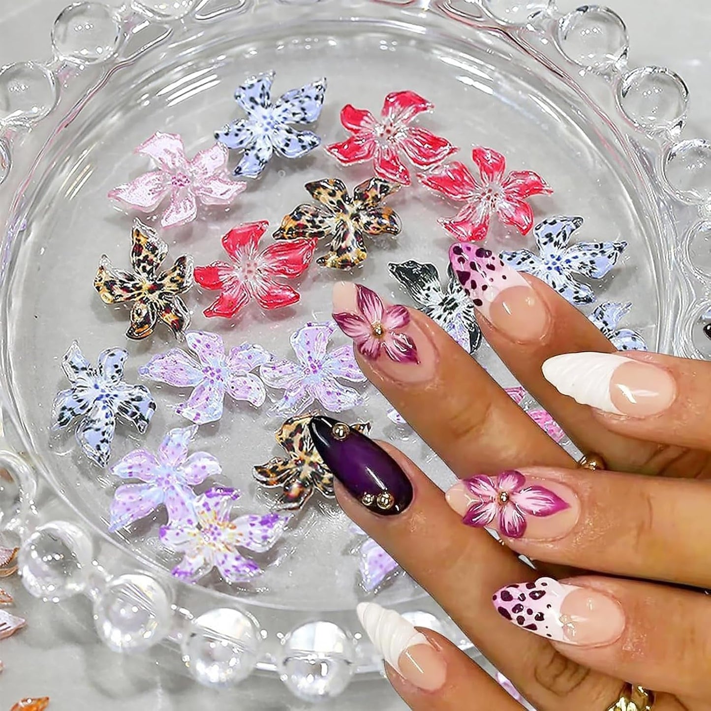 50 stuks 3D bloem nagelbedels, 3D gel nail art, nagelbedels, kleurrijke zomersieraden, doe-het-zelf nagelaccessoires, reliëf hibiscusbloemkristallen, gradiënt nagelkunst voor vrouwen