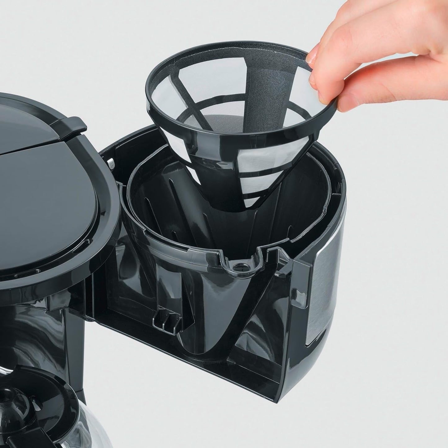 SEVERIN compacte espressomachine, aromatische koffie met koffiemachine voor maximaal 4 kopjes, espressomachine met filter en permanent oscillerend filter, roestvrij staal/zwart, KA 4808