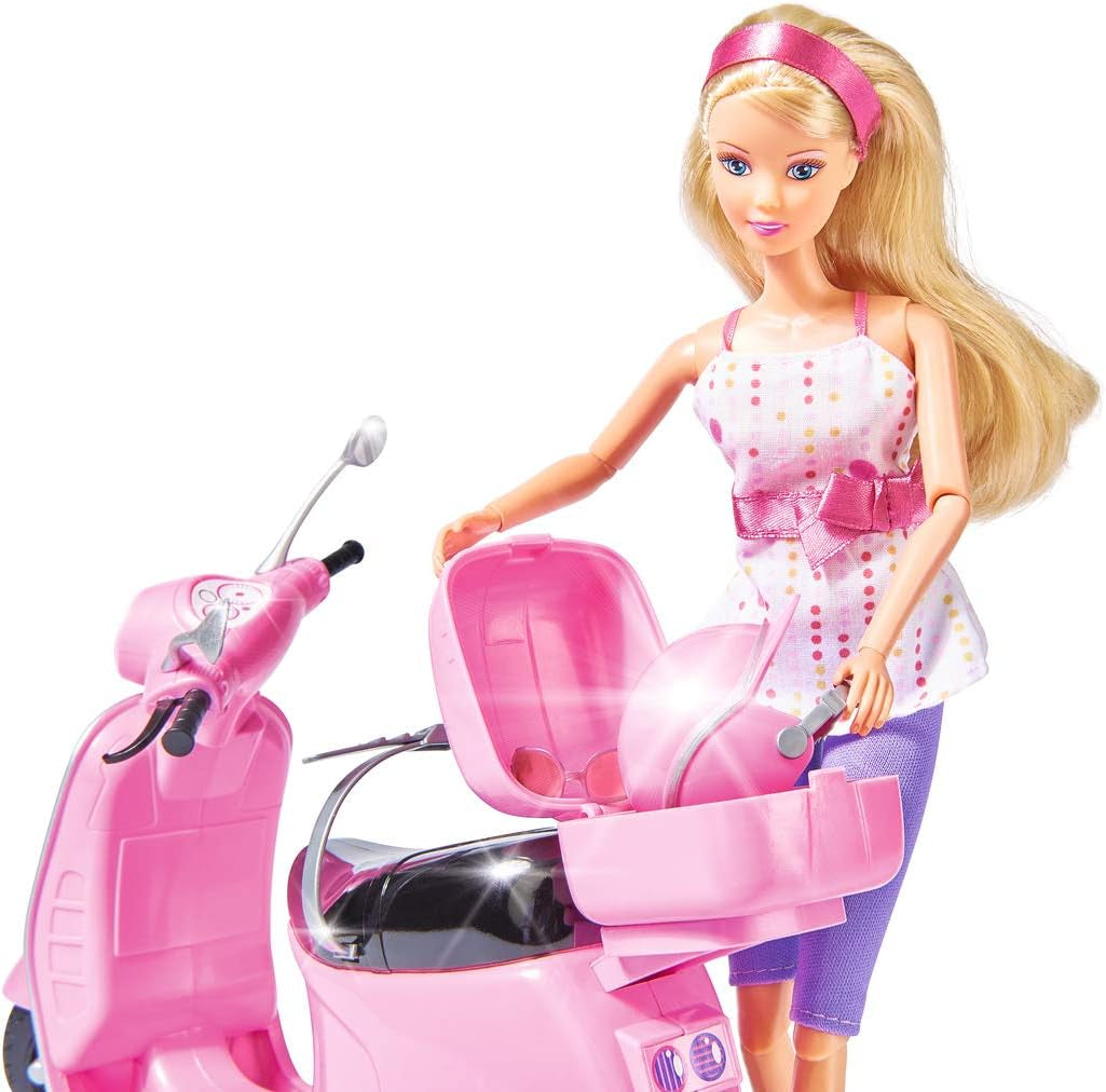 Simba 105730282 - Steffi Love Chic stadsscooter, Steffi met roze scooter met helm en helmvak, modepop, 29 cm, voor kinderen vanaf 3 jaar