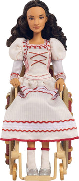 Mattel Wicked Nessarose modepop en accessoires, waaronder rolstoel, met krullend bruin haar, verschillende poses en afneembare baljurk, HXY36