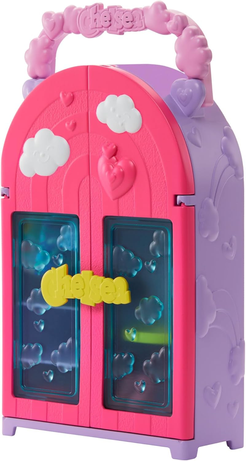 Barbie Chelsea pop en kledingkast speelset met kleding en accessoires, 17-delige set, opvouwbaar voor reizen, spelen en opbergen, HXN03 Naty Shop-poppen