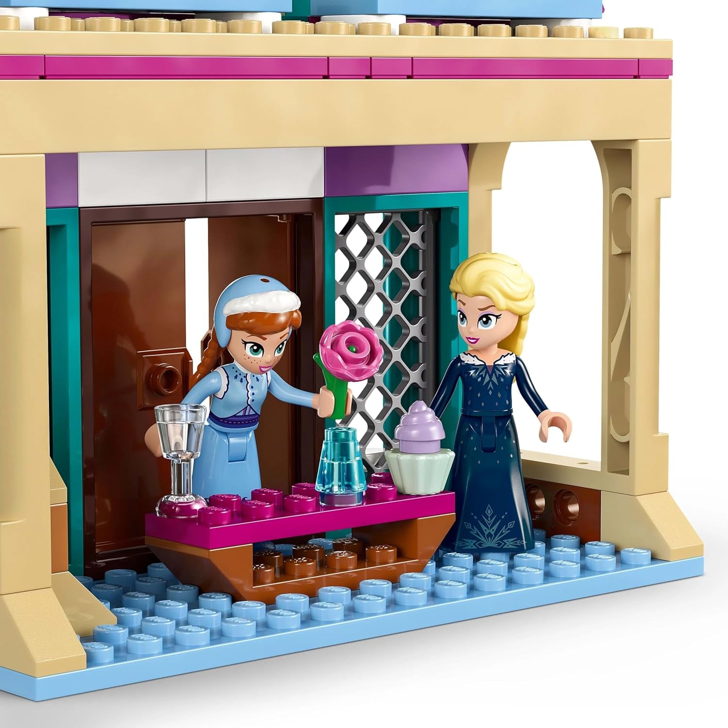 LEGO Ç€ Disney Frozen Kasteel van Arendelle, speelgoedprinses met minipoppen van ELSA, Anna en Olaf en een pinguïnfiguur, fantasiespeelset, cadeau voor meisjes van 5 jaar oud 43265 Bouwsets Besuche in LEGO-Store