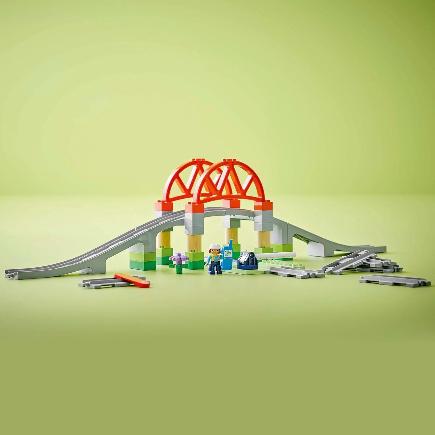 LEGO DUPLO Stadsspoorbrug en -rails - Uitbreidingsset, cadeau voor kinderen vanaf 2 jaar, bouw- en reconstructieset, voorschoolse ontwikkelingsset, educatief speelgoed 10426 Bouwsets Besuche den LEGO-Store