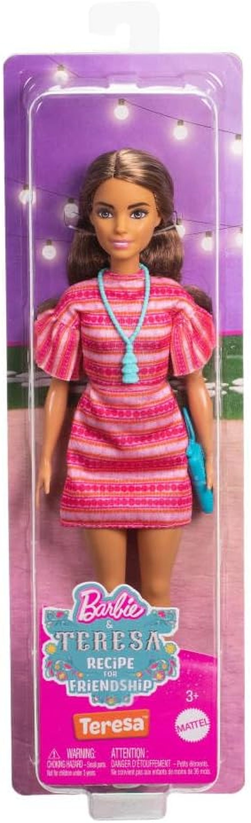 Barbie en Teresa Rezept für Freundschaft Teresa-Modepuppe mit unverkennbarem Outfit zum An- en Ausziehen, met accessoires inclusief een ketting, JCT02