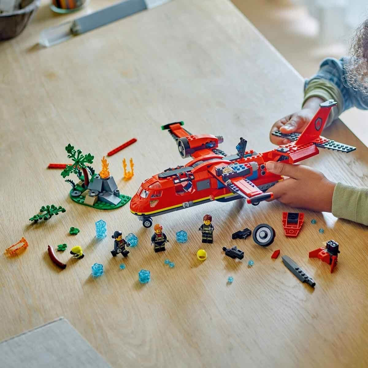 LEGO City Brandweervliegtuig, Kinderspeelgoedvliegtuig brandweerset, bouwset met 3 brandweerfiguren en vuurdecoratie, uitstekend cadeau-idee voor jongens en meisjes vanaf 6 jaar 60413 Bouwsets Besuche den LEGO-Store