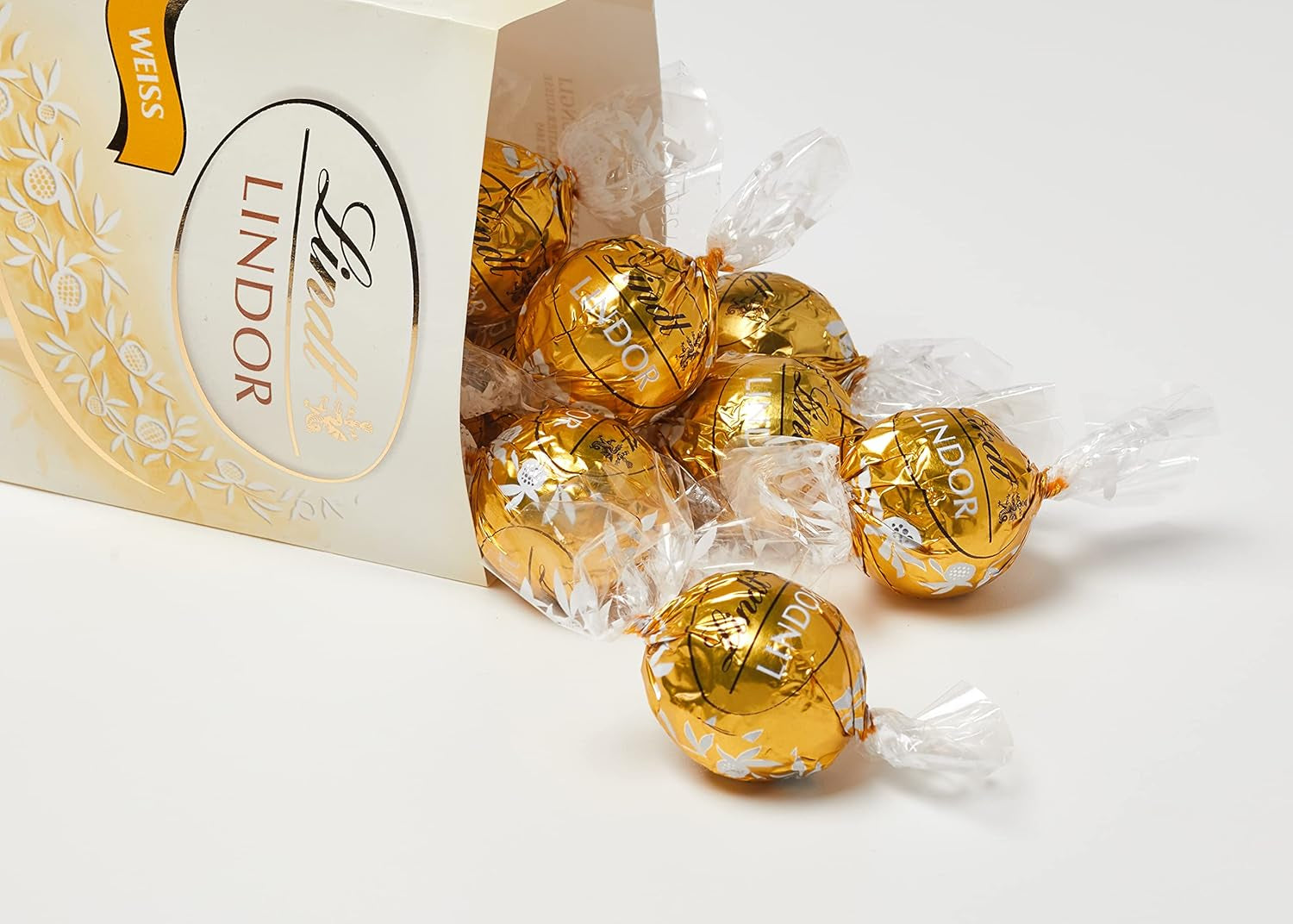 Lindt witte chocoladebolletjes LINDOR | Zak van 137 g | Ongeveer. 10 witte chocoladebolletjes met smelt-in-je-mond-vulling | Chocolade cadeauset | Chocolade cadeauset (pak van 2)