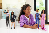 Barbie Berufe-Set met 4 poppen en meiden, vrouwen in de filmbranche met studioleiterin, regisseur, kamerafrau en filmster in Australische outfits, HRG54