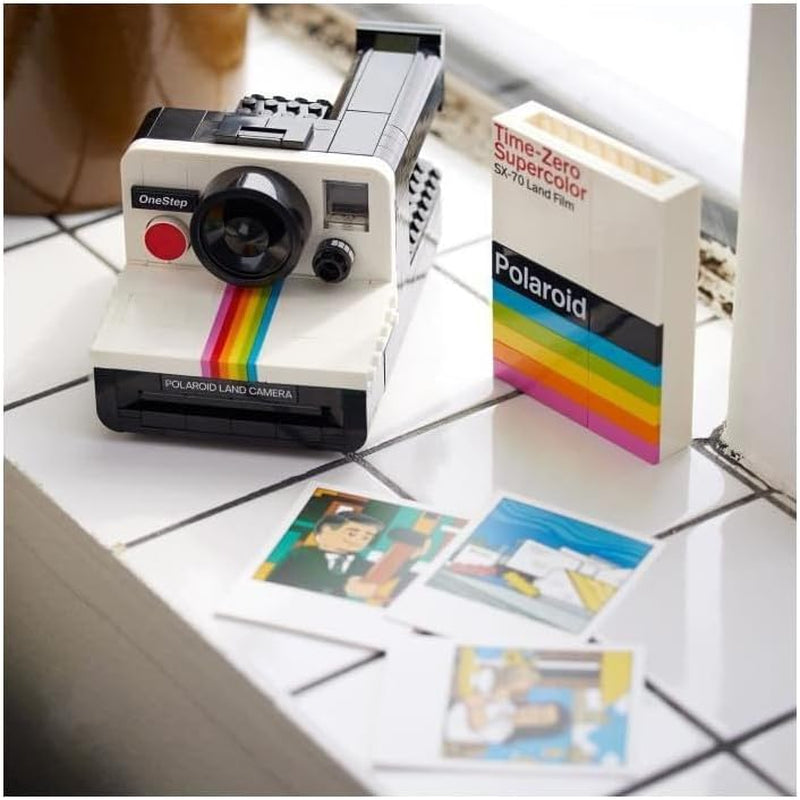 LEGO Ideas Polaroid Onestep SX-70 cameraset voor volwassenen, verzamelobject met authentieke details, creatieve activiteit, fotografiecadeaus voor vrouwen, mannen, hem, haar en tieners 21345 Bouwsets Besuche in LEGO-Store