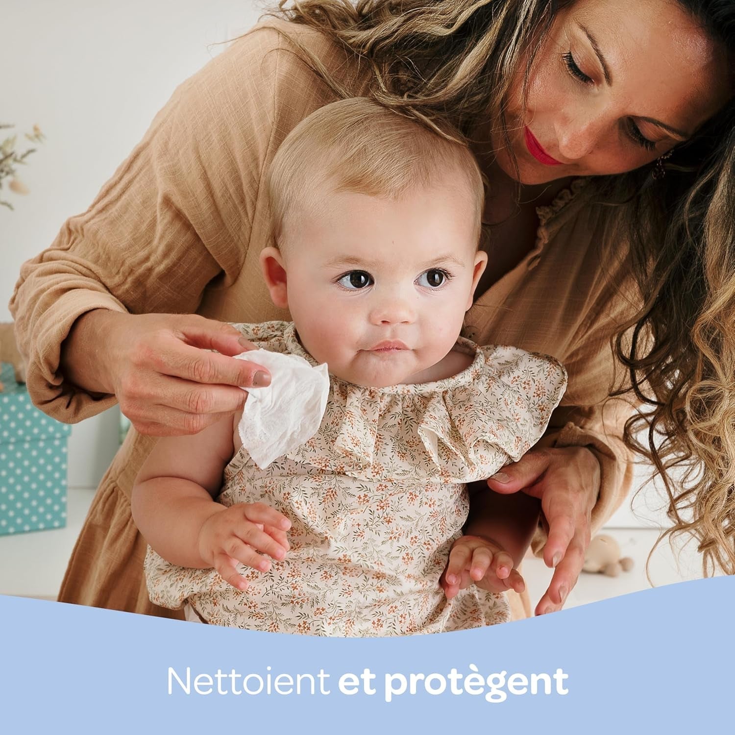 BIOLANE - Babydoekjes met water - 225 doekjes - 3 x 75 stuks - Zachte en effectieve reiniging - Vanaf de geboorte - Franse kwaliteit