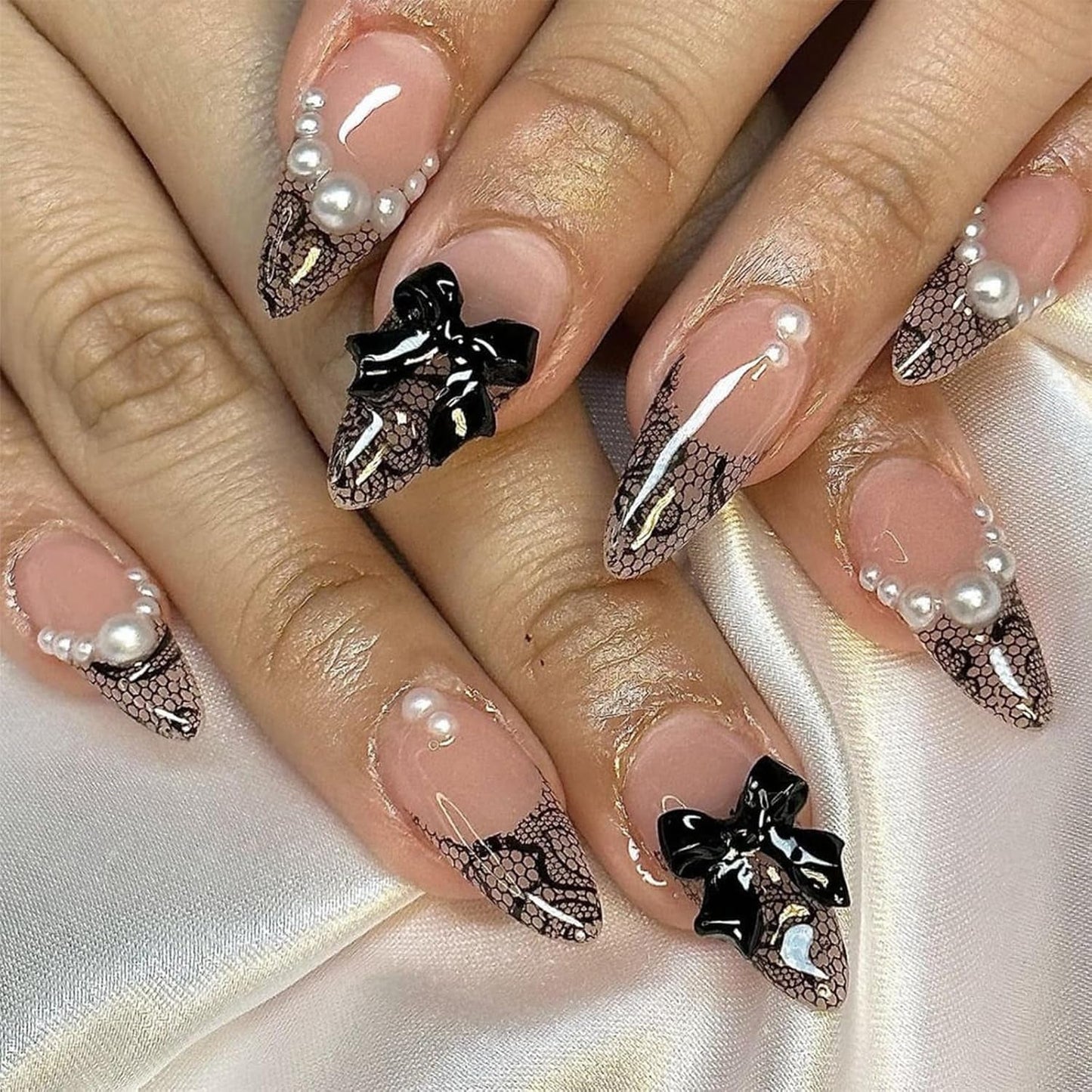 24pcs Witte Amandelpers op Franse nagels met strikken Parels Nepnagels Lijm op valse nageltips Glitternagels