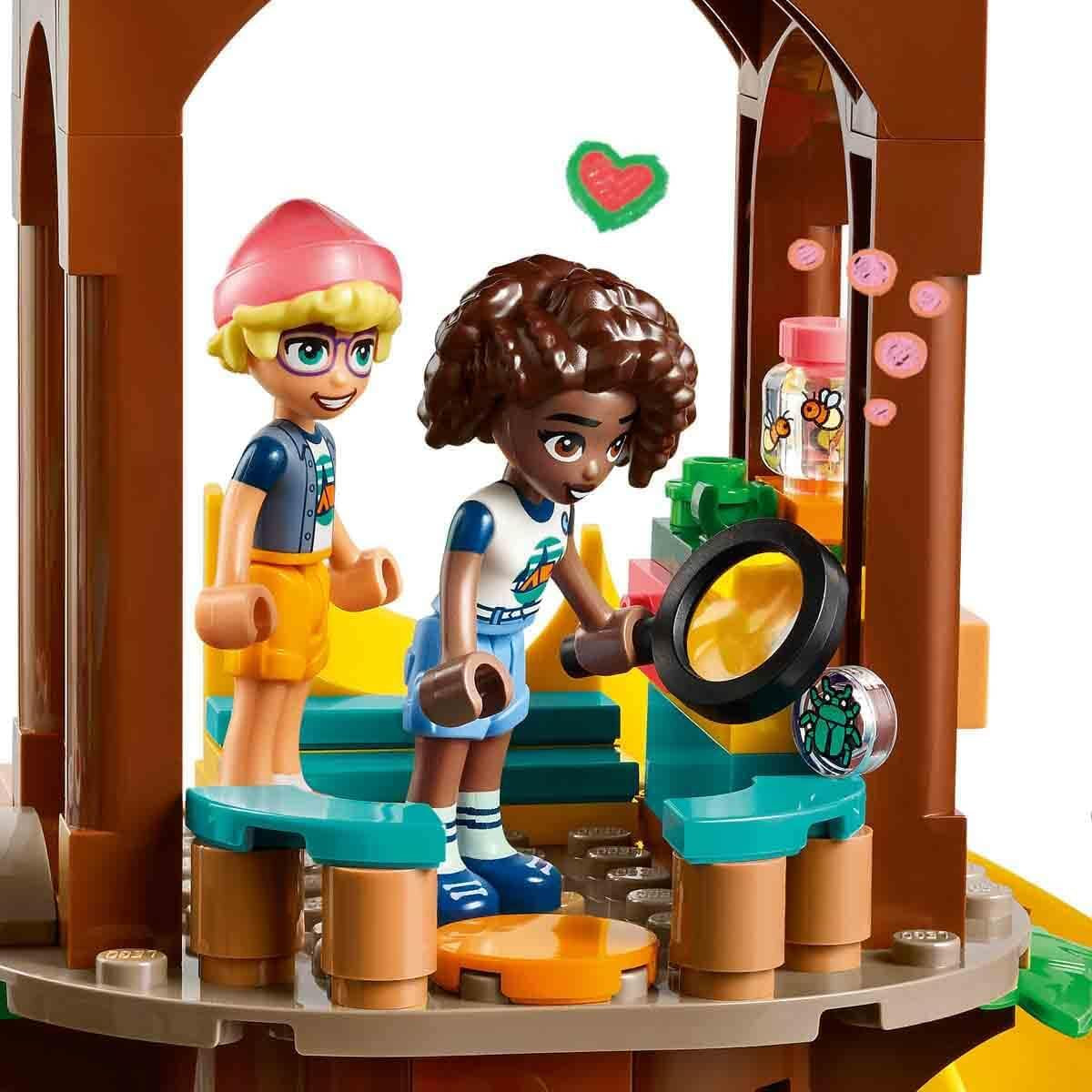 LEGO Friends Boomhut op avonturenkamp, speelset voor meisjes en jongens vanaf 8 jaar met 5 figuren en 5 dieren, cadeau-idee voor creatieve spelletjes, sportspeelgoed, poppenhuis 42631 Bouwsets Besuche den LEGO-Store
