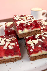 RUF Kleiner Himbeer-Schokokuchen, Mini-Kuchen Mit Feiner Puddingcreme, Himbeeren en Weißen Schokoraspeln, Inkl. Backform, 1X252G Mengsel voor bakken en koken Naty Shop