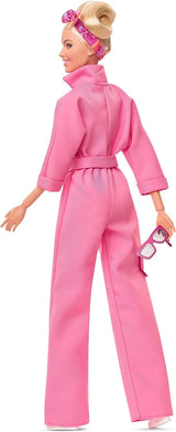 BARBIE THE MOVIE Margot Robbie - Puppe mit Kaugummi-Rosa Jumpsuit, Messy Updo, Sonnenbrille, Kopftuch, Wedge-Sneakers, Sammlerverpackung, voor kinderen vanaf 3 jaar, HRF29