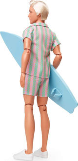 Barbie Movie Ken Barbie-pop in pastelroze en groen gestreepte strandkleding, surfplank en witte sneakers, JBJ54