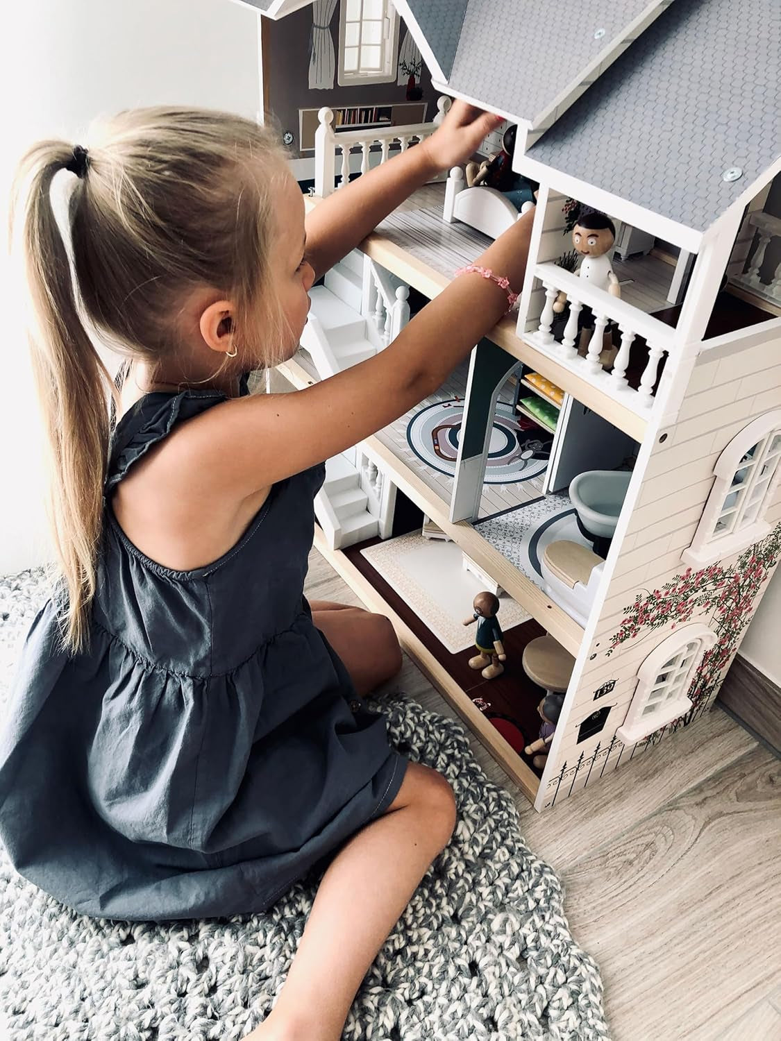 Small Foot houten poppenhuis met open voorkant van 3 verdiepingen en 12 meubelstukken voor kinderen vanaf 3 jaar 11802 Witgrijs