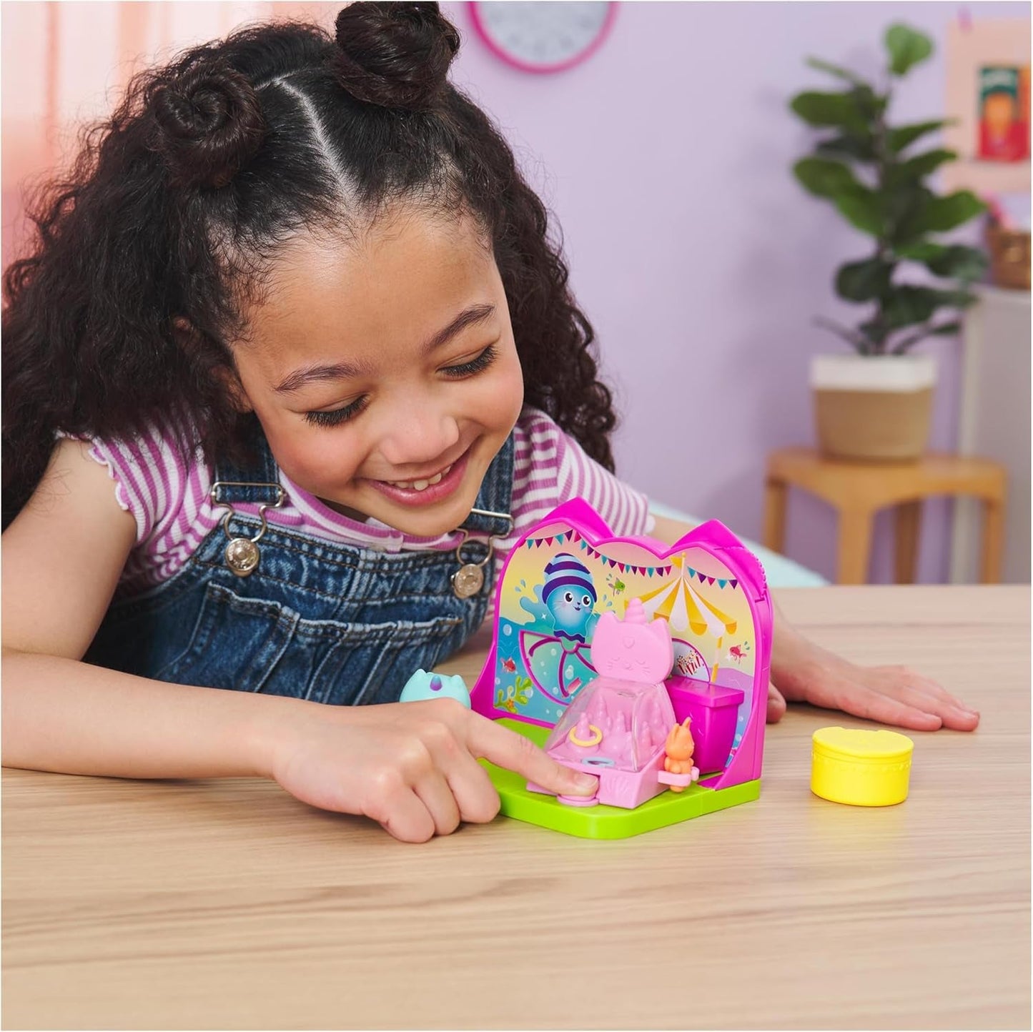 DREAMWORKS GABBY'S POPPENHUIS - Deluxe kamerspeelset, Kitty Narwhale feestkamer, themameubels en accessoires, vanaf 3 jaar