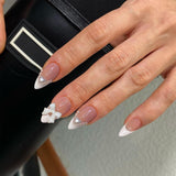 24pcs Witte Amandelpers op Franse nagels met strikken Parels Nepnagels Lijm op valse nageltips Glitternagels