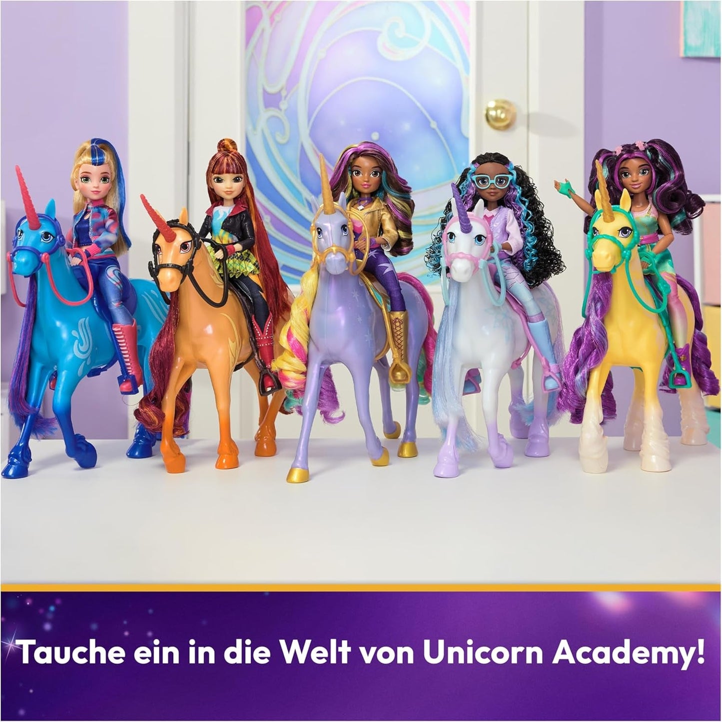 Unicorn Academy Valentina Doll - de originele pop uit de populaire Netflix-serie, is 24 cm hoog en heeft 5 accessoires voor fantasierijk rollenspel, voor kinderen vanaf 4 jaar