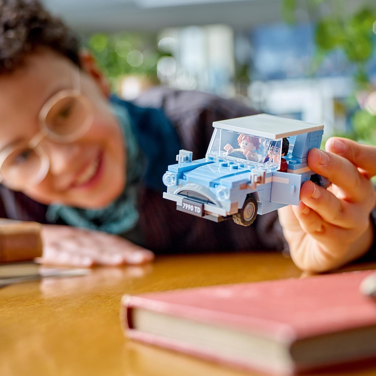 LEGO Harry Potter Vliegende Ford Engeland Bouwspeelgoedauto voor kinderen Cadeau voor jongens, meisjes en alle fans vanaf 7 jaar Set met 2 minifiguren inclusief Ron Wemel Rollenspel 76424 Bouwsets Besuchen in LEGO-Store