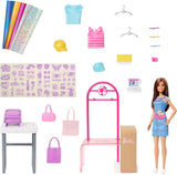 Barbie Fashion Boutique speelset - pop met foliepatroon, meer dan 150 originele looks, inclusief 2 blouses en 5 folievellen, kledingstandaard en creditcardlezer, vanaf 3 jaar, HKT78