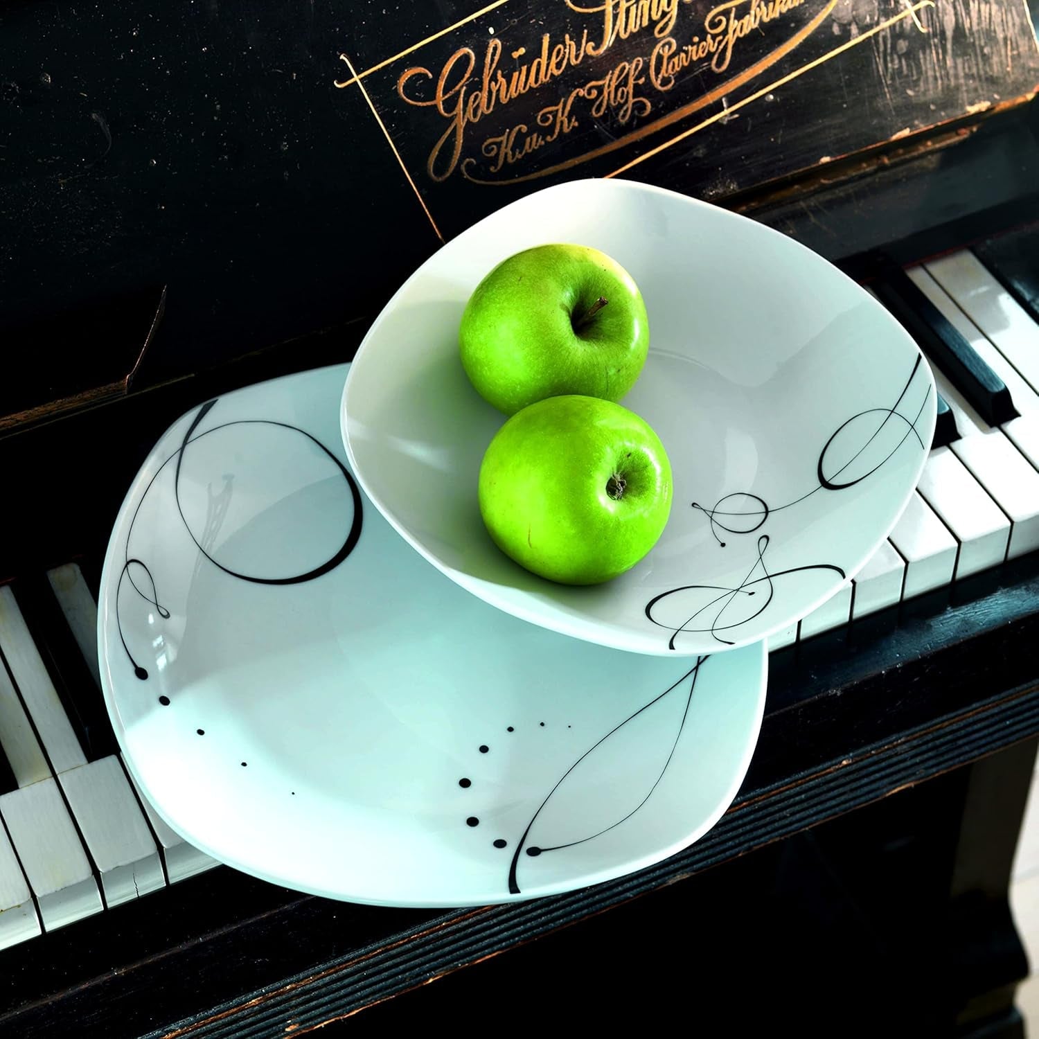 Huishoudelijk servies van Mäser, serie Chanson, 12 stuks voor 6 personen, wit