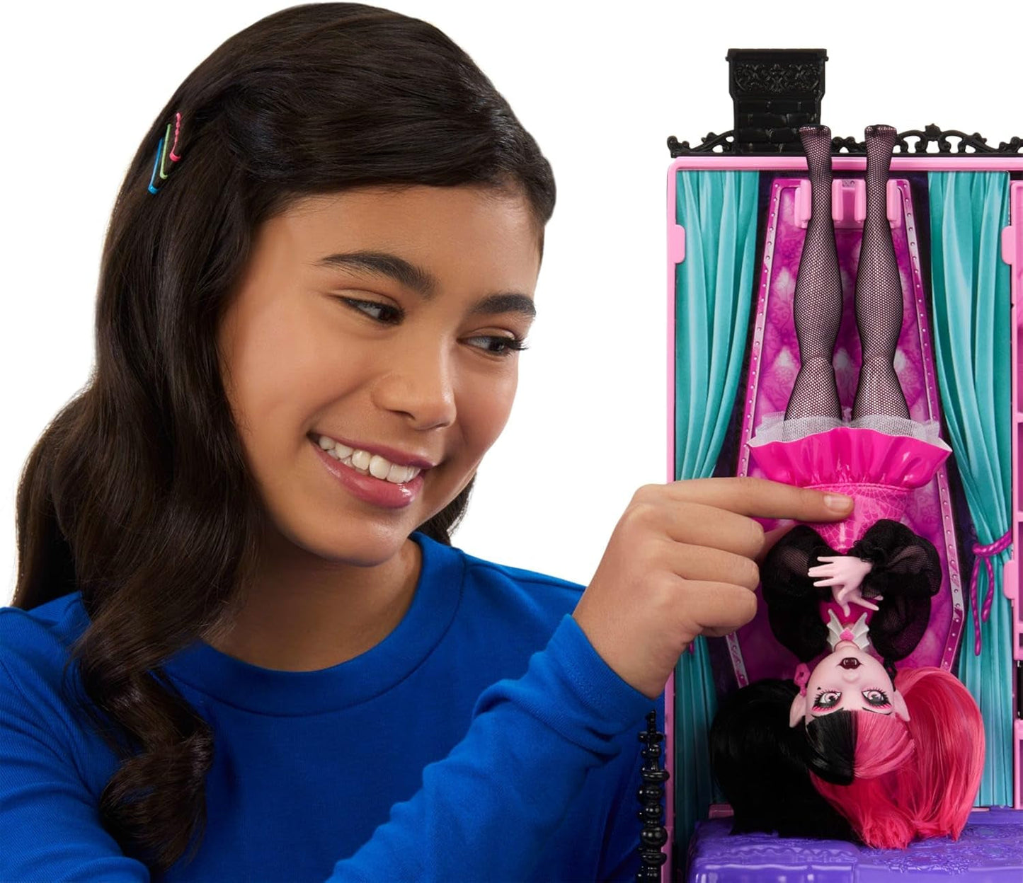Monster High Buh-tique Hotel Poppenhuis, opvouwbare speelset met enge verrassingen in elke kamer en 13+ speelsets, inclusief meubels en accessoires, JBF16