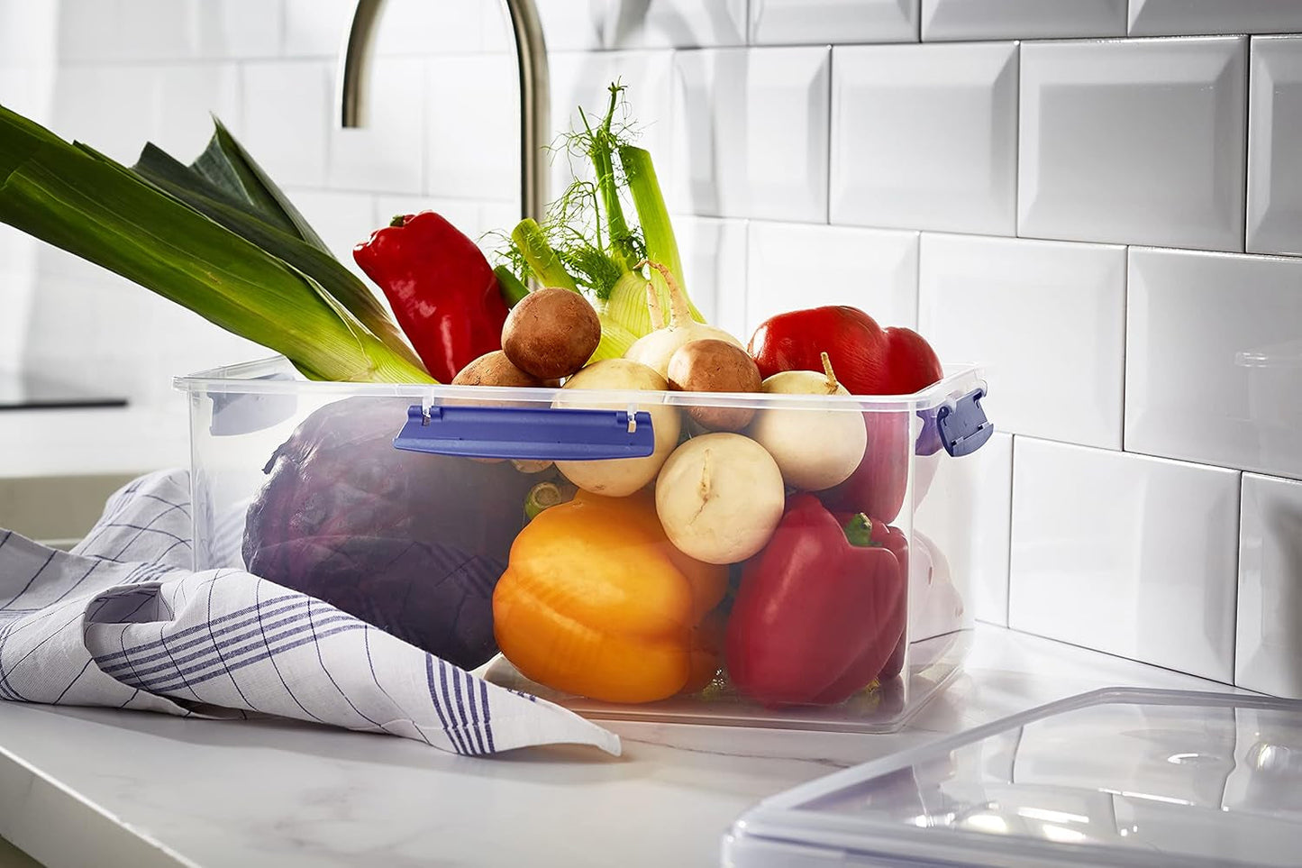 Pot voor voedselopslag KLIP IT Systeem | 9,67 liter | stapelbare en luchtdichte voorraadpot met deksel, geschikt voor koelkast/vriezer | BPA-vrij kunststof | blauwe clips | 1 stuk (pak van 4) Naty Shop voedselbewaardozen