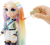 Rainbow High Hair Studio - Exclusieve Amaya Raine poppenspeelset met lang haar om te stylen - Inclusief wasbaar haarkrijt, haarborstel en accessoires - Cadeau voor kinderen vanaf 6 jaar