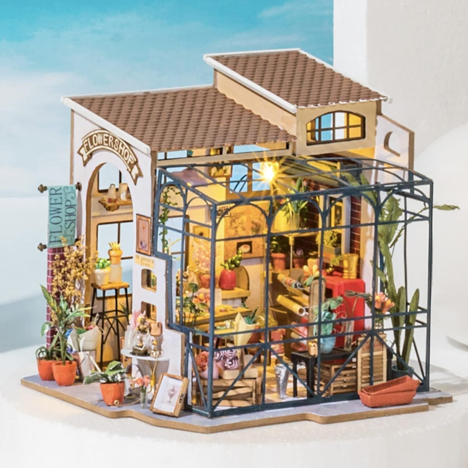 Robotime DG145 Rolife Emily's Flower Shop miniatuur poppenhuis Gemaakt van hout, metaal, stof en karton, afmetingen: 22 x 15 x 17 cm, Naty Shop poppenhuizen