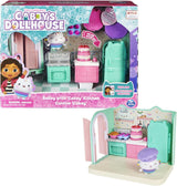 GABBY'S DREAMWORKS POPPENHUIS - Deluxe kamer, Cakey Confectionery, Kuchi Kitchen (Roemeens: Cakey), 3 meubels en 2 verrassingsdozen met accessoires, geschikt voor kinderen vanaf 3 jaar