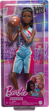 Barbie Made to Move-pop en accessoires, brunette basketbalspeler met afneembare sportjurk en bal, 22 gelede gewrichten, HKT74