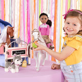 Glittermeisjes - Sarinia - Gelede modepop van 36 cm - Steil bruin haar en bruine ogen - Gestreepte tuniek en glitterlaarzen - 3 jaar +