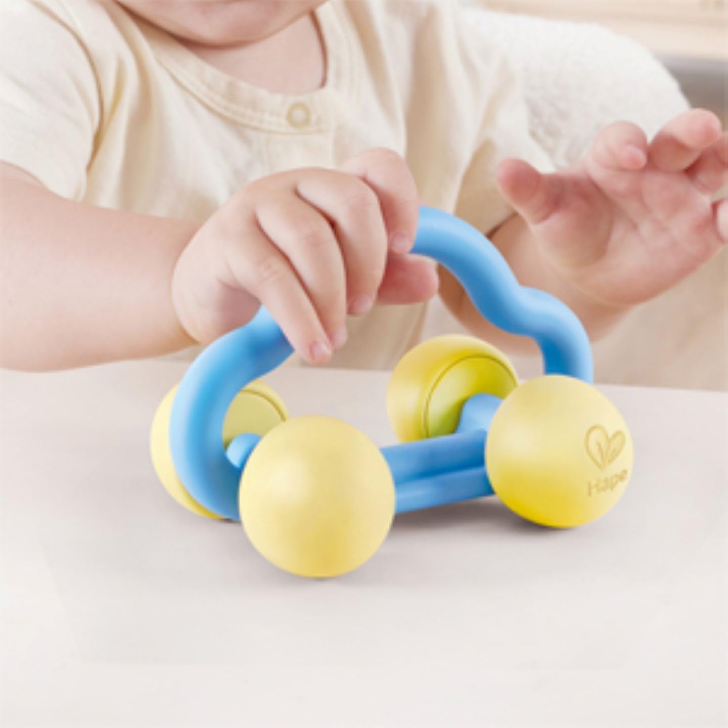 Hape Roll & Rammelaar Speelgoedauto, Babyspeeltje Bebe Naty Shop Speelgoed