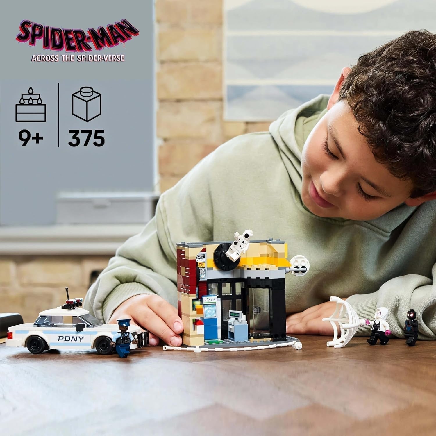 LEGO Marvel Spider-Vers: Miles Morales Vs. Spot - Superheldenspeelset met speelgoedauto - 4 minifiguren en minimarkt - Cadeau voor jongens en meisjes vanaf 9 jaar 76311 Bouwsets Besuche in LEGO-Store