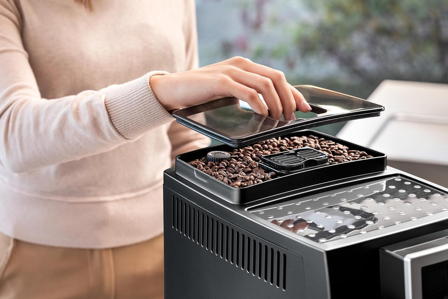 De'Longhi Magnifica S Smart ECAM 230.13.B Volautomatische espressomachine met melkopschuimer voor cappuccino, espresso, koffie en longcoffee, directe keuzeknoppen en draaiknop, 2-kops functie, zwart