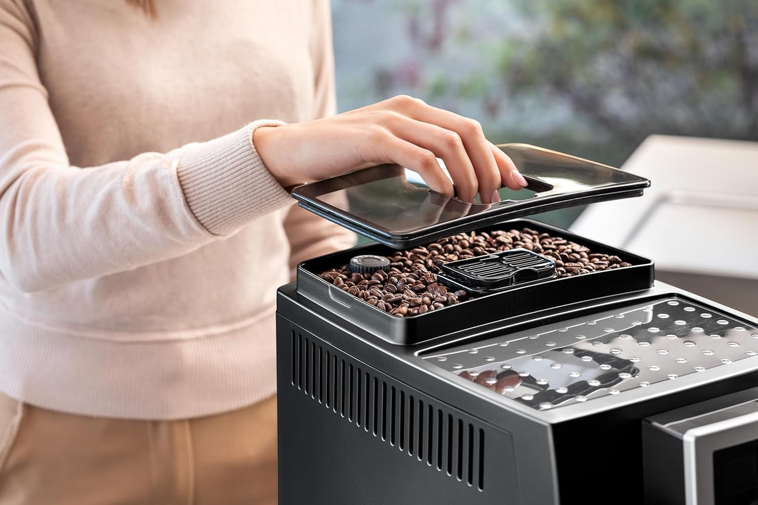 De'Longhi Magnifica S Smart ECAM 230.13.B Volautomatische espressomachine met melkopschuimer voor cappuccino, espresso, koffie en longcoffee, directe keuzeknoppen en draaiknop, 2-kops functie, zwart