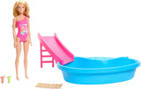 Barbiepop en accessoires - zwembad met glijbaan en accessoires voor urenlang speelplezier in de zon, roze badpak met tropisch design, voor kinderen vanaf 3 jaar, HRJ74 Naty Shop Dollhouses Standaard titel