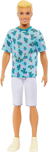 Ken Fashionistas Barbiepop - T-shirt met cactus- en palmprint, witte shorts en sneakers, perfect voor avonturen met vrienden en wandelingen door de stad, voor kinderen vanaf 3 jaar, HJT10 Naty Shop Dolls Ken blauw shirt