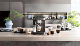 De'Longhi Magnifica Evo Next - Perfetto volautomatische espressomachine met LatteCrema melkopschuimer, 13 One-Touch-drankjes, koffie- en cappuccinomaker, kleurentouchscreen, titanium (ECAM312.80.TB)