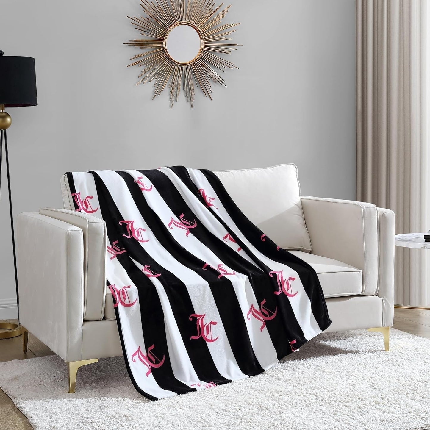 Juicy Couture Cabana pluche deken, 127,7 x 178,8 cm, luxe microvezel pluche deken voor maximaal comfort en gezellige warmte Juicy Couture bedden en dekens Zwart 50"X70"