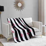 Juicy Couture Cabana pluche deken, 127,7 x 178,8 cm, luxe microvezel pluche deken voor maximaal comfort en gezellige warmte Juicy Couture bedden en dekens Zwart 50"X70"