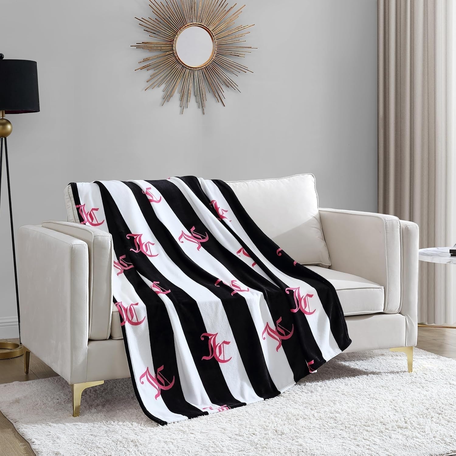 Juicy Couture Cabana pluche deken, 127,7 x 178,8 cm, luxe microvezel pluche deken voor maximaal comfort en gezellige warmte Juicy Couture bedden en dekens Zwart 50"X70"