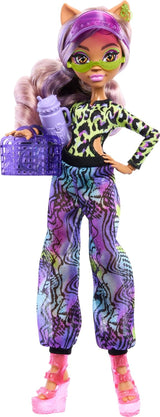 Monster High Scare Adise Island Clawdeen Wolf-pop met zwempak, joggingbroek en strandaccessoires zoals vizier, waterfles en boek