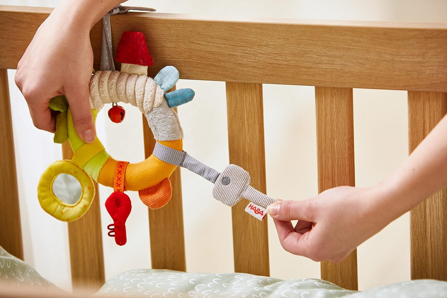 HABA 306453 - Hangfiguur Eerste set sleutels, bewegende en hangfiguren vanaf 6 maanden Babyspeelgoed Naty Shop